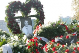 Nedávno kdosi poničil hrobku Václava Kočky mladšího.