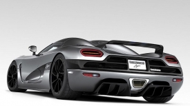 Koenigsegg Agera zrychl&iacute; z nuly na stovku za 3,1 sekundy.
