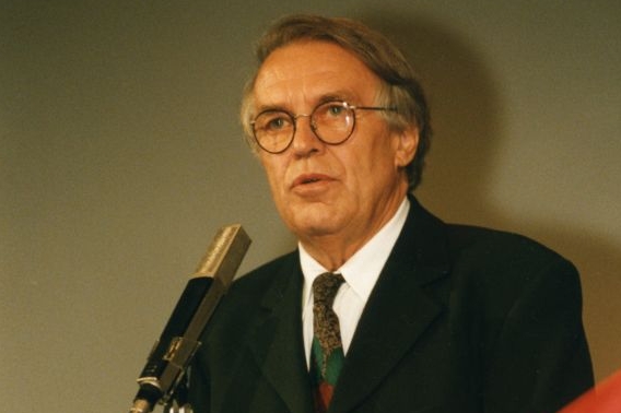 Dramatik a spisovatel Pavel Kohout vydává nový román.