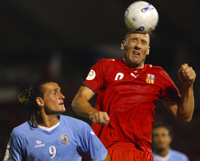 Jan Koller (v červeném)
