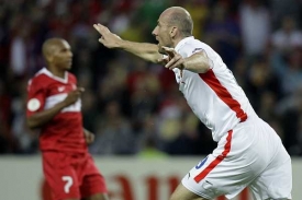 Jan Koller se raduje ze svého gólu do sítě Turecka.