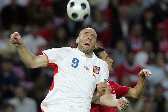 Jan Koller v zápase Eura Česko - Turecko.