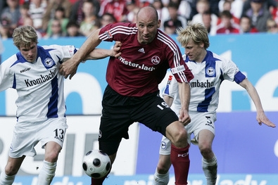 Jan Koller v utkání s Bielefeldem. Jan Koller v utkání s Bielefeldem.