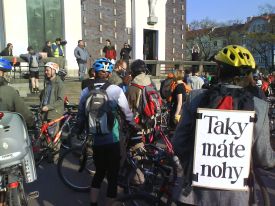 Demonstrujících cyklistů se ve čtvrtek večer sešlo několik tisíc.