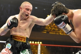 Boxer Luk&aacute;&scaron; Konečn&yacute; v sobuji s Ukrajincem Dzinzirukem.