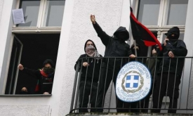 Demonstranti pronikli do řeck&eacute;ho konzul&aacute;tu v Berl&iacute;ně.