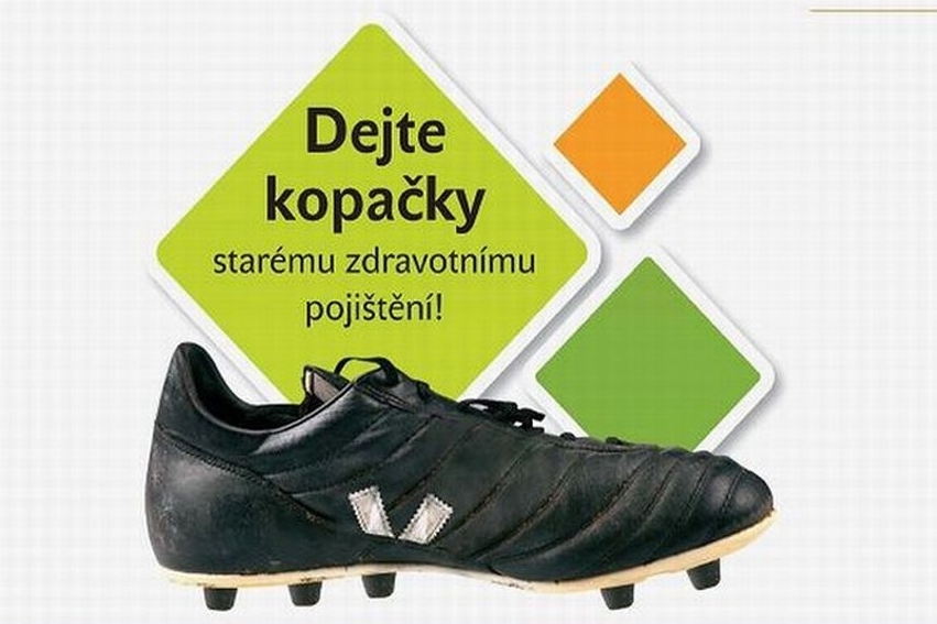 Kopačka je hlavním reklamním tahem nové pojišťovny. Kopačka je hlavním reklamním tahem nové pojišťovny.