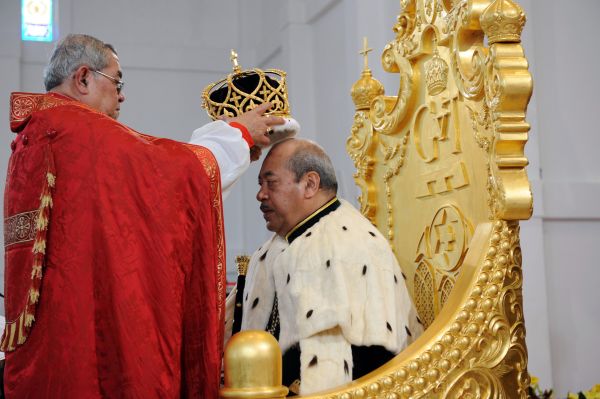 Korunovace nového tonžského krále George V. Tupou.