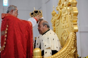 Korunovace nového tonžského krále George V. Tupou.