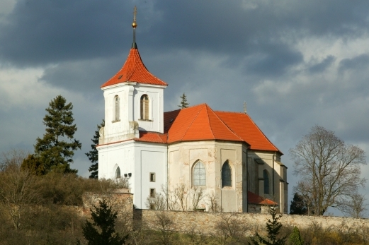Církvím patří kostely, nově by měly dostat od státu také miliardy.