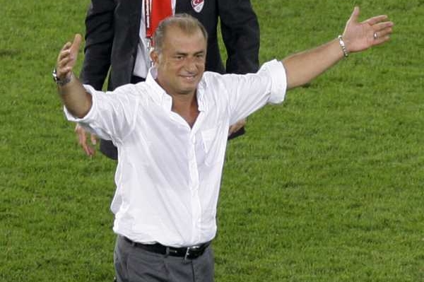 Trenér turecké fotbalové reprezentace Fatih Terim slaví postup.