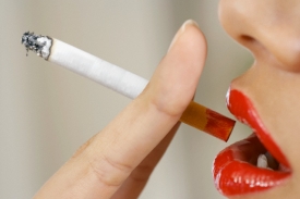 Každý čtvrtý Čech denně sahá po cigaretě.