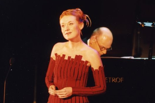 Ženský part díla Bohuslava Martinů přednese Magdalena Kožená. Ženský part díla Bohuslava Martinů přednese Magdalena Kožená.