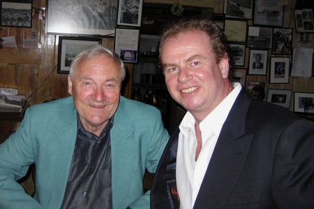 Viktor Kožený se svým britským advokátem Clivem Nichollsem Viktor Kožený se svým britským advokátem Clivem Nichollsem