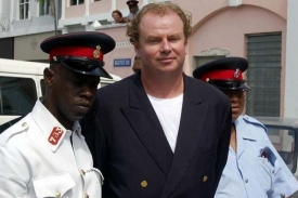 Boris Vostr&yacute; prodal majetek firmy Viktoru Kožen&eacute;mu (na sn&iacute;mku).