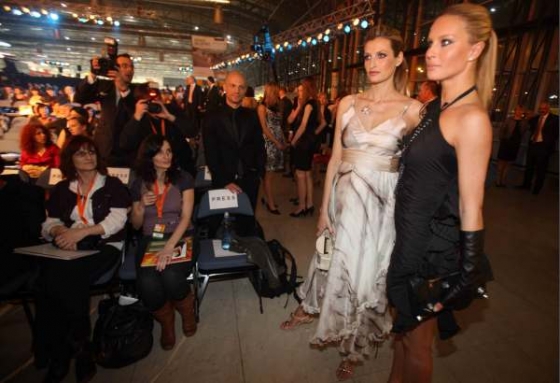 Podpořit finalistky přišly topmodelky Simony Krainová a Tereza Maxová. Podpořit finalistky přišly topmodelky Simony Krainová a Tereza Maxová.
