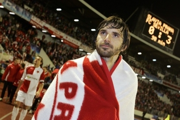 Obránce Matej Krajčík musel strávit šestnáct gólů v síti Slavie.
