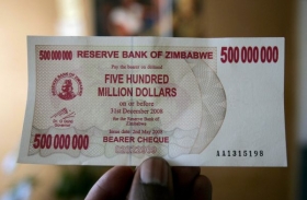 Zimbabwsk&aacute; inflace trh&aacute; v&scaron;echny rekordy.