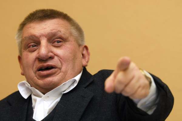 Herec Jiří Krytinář byl původně hodinářem. Herec Jiří Krytinář byl původně hodinářem.