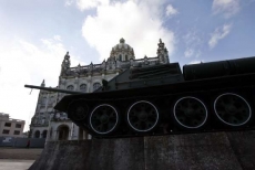 Sovětský tank nasazený do boje v Zátoce sviní. Muzeum revoluce.