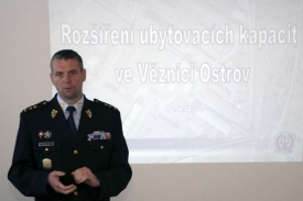 Ředitel vězeňsk&eacute; služby Luděk Kula nechal koupi domu prověřit.