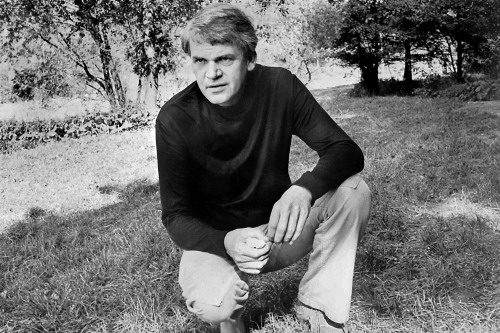 Milan Kundera chce po časopisu Respekt omluvu.