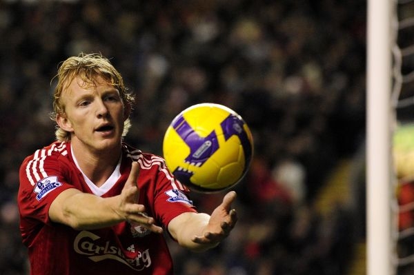 Fotbalový útočník Liverpoolu Dirk Kuyt. Fotbalový útočník Liverpoolu Dirk Kuyt.
