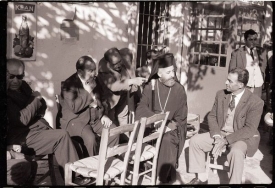 Řeck&yacute; patriarcha Makarios a tureck&yacute; vicepremi&eacute;r Kucuk (21. 12. 1963).