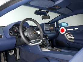 Lamborghini má veškerou potřebnou policejní výbavu.