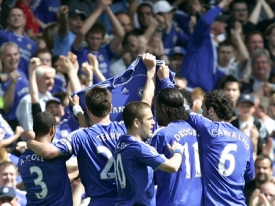 Hráči Chelsea s dresem se jmenovokou Lampardovy zemřelé matky.