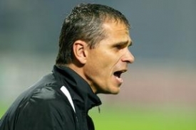Tren&eacute;r V&iacute;tězslav Lavička.