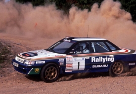 V roce 1993 začal Colin McRae jezdit u týmu Subaru se sedanem Legacy, upraveným firmou Prodrive.