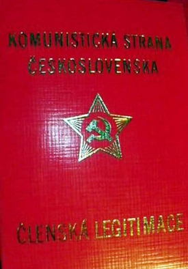 Někteří kandidáti strany nalezli pod stromečkem členské legitimace KSČ
