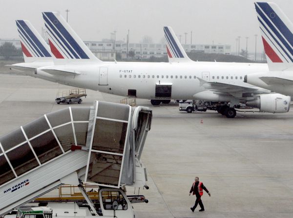 Letiště Roissy nedaleko Paříže v době stávky 