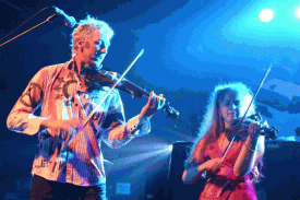 Novou desku vydávají Levellers pod svou vlastní značkou On The Fiddle.