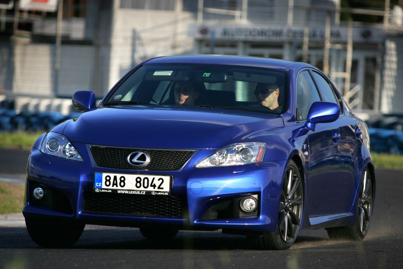 Lexus IS-F stojí nově 1,629 milionu, o 170 tisíc méně než včera.