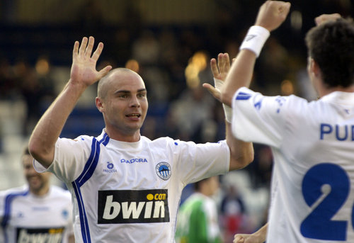 Fotbalista Jan Nezmar se raduje z gólu, kterým překonal brankáře Jablonce