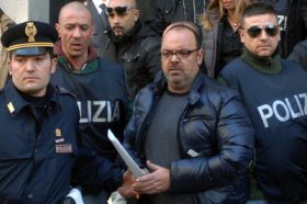 Jedním z hlavních úlovků byl Vincenzo Licciardi (druhý zleva).
