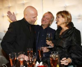 Herec Marek Vašut spolu s designérem Bořkem Šípkem a Magdalénou Dietlo
