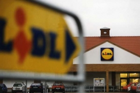 Muž našel novorozence nedaleko hypermarketu Lidl.