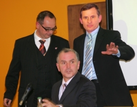 Vlivní lidovci: Stanislav Juránek, Roman Línek, Jiří Čunek.