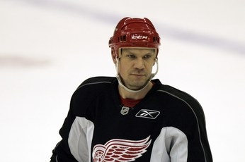 Kapitán hokejistů Detroitu Nicklas Lidström. Kapitán hokejistů Detroitu Nicklas Lidström.
