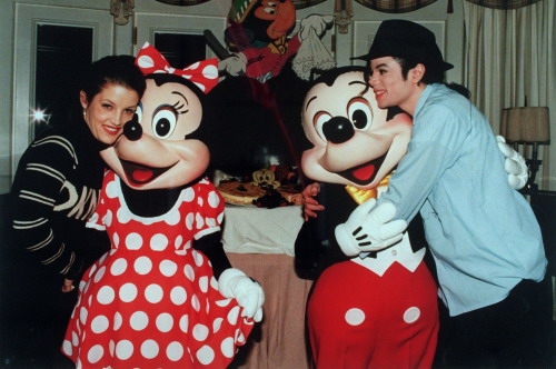 V roce 1994 se Jackson poprvé oženil s Lisou Marií Presley.