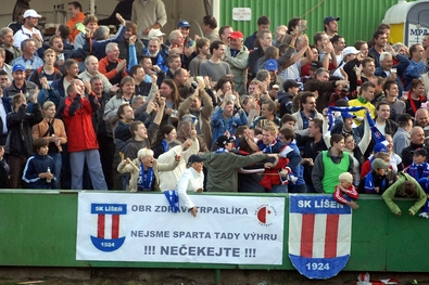 Fanoušci Líšně slaví triumf svého týmu nad Slavií Fanoušci Líšně slaví triumf svého týmu nad Slavií