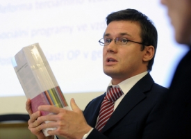 Ministr &scaron;kolstv&iacute; Ondřej Li&scaron;ka bude s odbor&aacute;ři jednat na konci března.