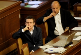 Ministr školství Ondřej Liškaa ministr kultury Václav Jehlička.