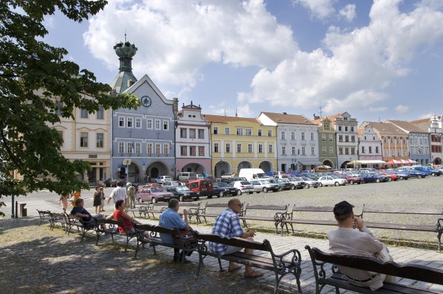 Radnice slevila z ceny vojenských bytů. Nájemníkům to přijde málo. Radnice slevila z ceny vojenských bytů. Nájemníkům to přijde málo.