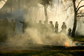 Kromě policistů měli v Litvínově práci i hasiči.