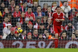 Jamie Carragher v reakci po vstřeleném gólu do vlastní sítě.