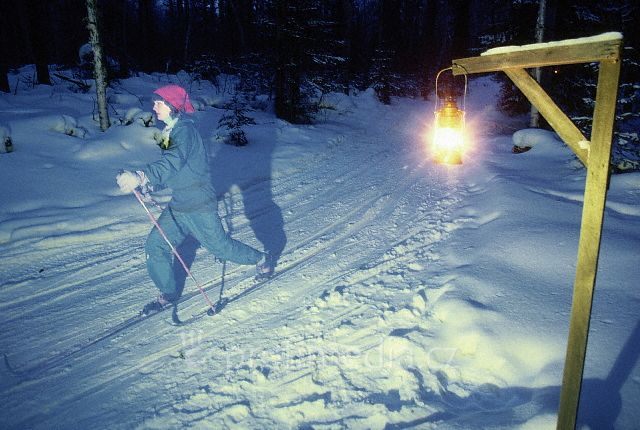 Člověk ve tmě lépe vnímá všechny zvuky, shodují se lyžaři. Člověk ve tmě lépe vnímá všechny zvuky, shodují se lyžaři.